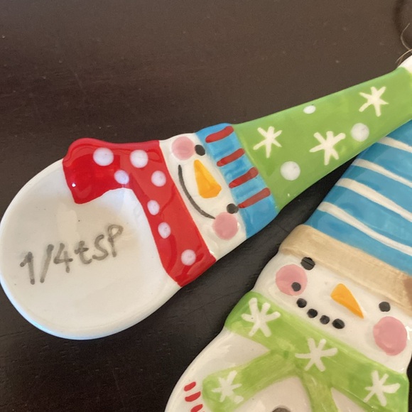 Pier 1, Discontinued Set of Ceramic Hand Painted Snowman Measuring Spoons - Picture 5 of 9